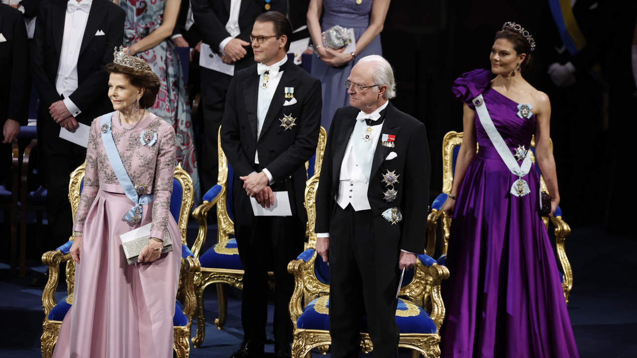 Victoria, Silvia y Sofía arrasan: despliegue de joyas y vestidos de gala en los Premios Nobel 2023