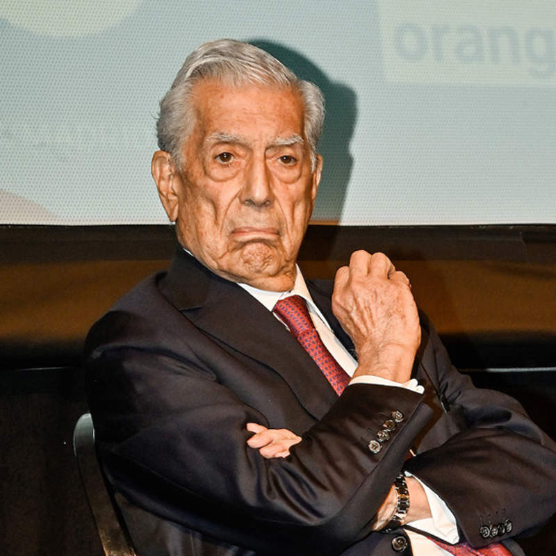 Mario Vargas Llosa responde al dardazo que le lanzó Isabel Preysler desde 'El Hormiguero'