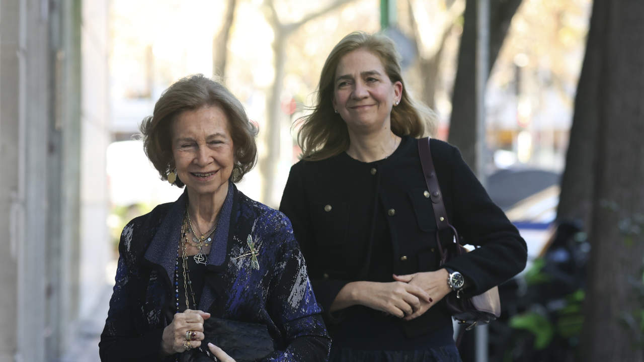 La infanta Cristina y la reina Sofía, 'pilladas' durante un plan privado tras el nuevo paso de Iñaki Urdangarin y Ainhoa Armentia