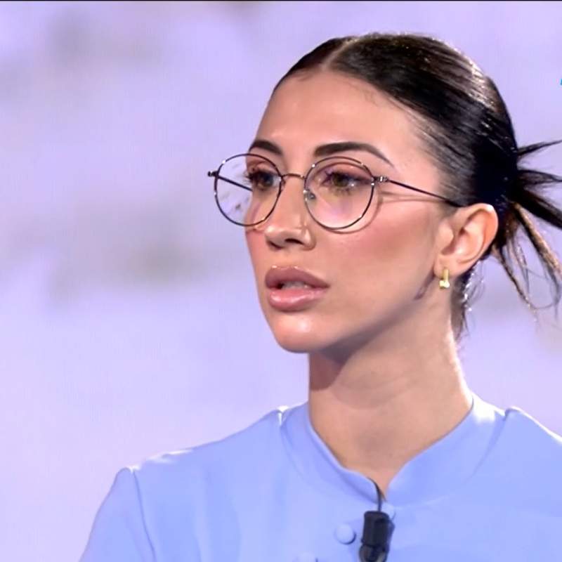 El polémico gesto de una indignada Naomi Asensi con Ion Aramendi en el debate final de 'GH VIP 8'