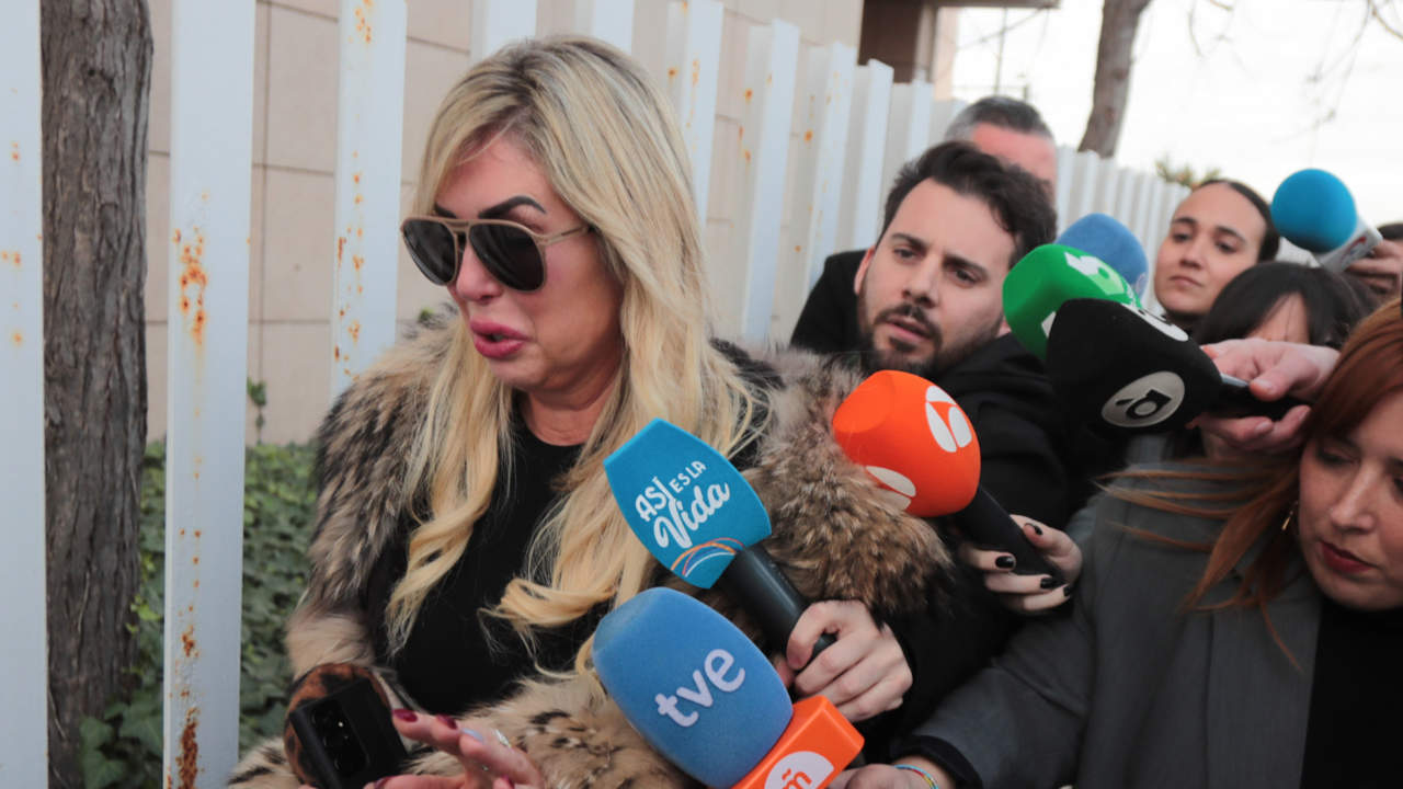 Malena Gracia sentencia a la familia de Arévalo tras ser expulsada del tanatorio