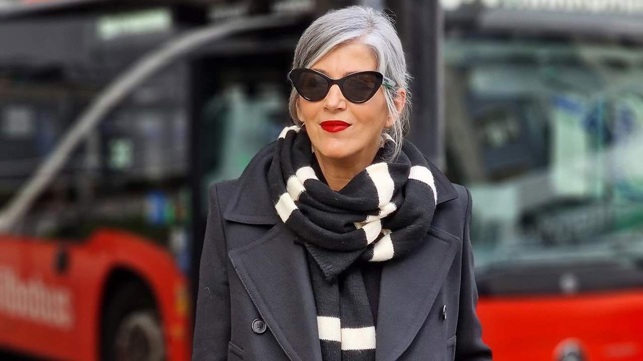 Las mujeres de 50 más modernas están arrasando con este abrigo de lana de las rebajas de Zara