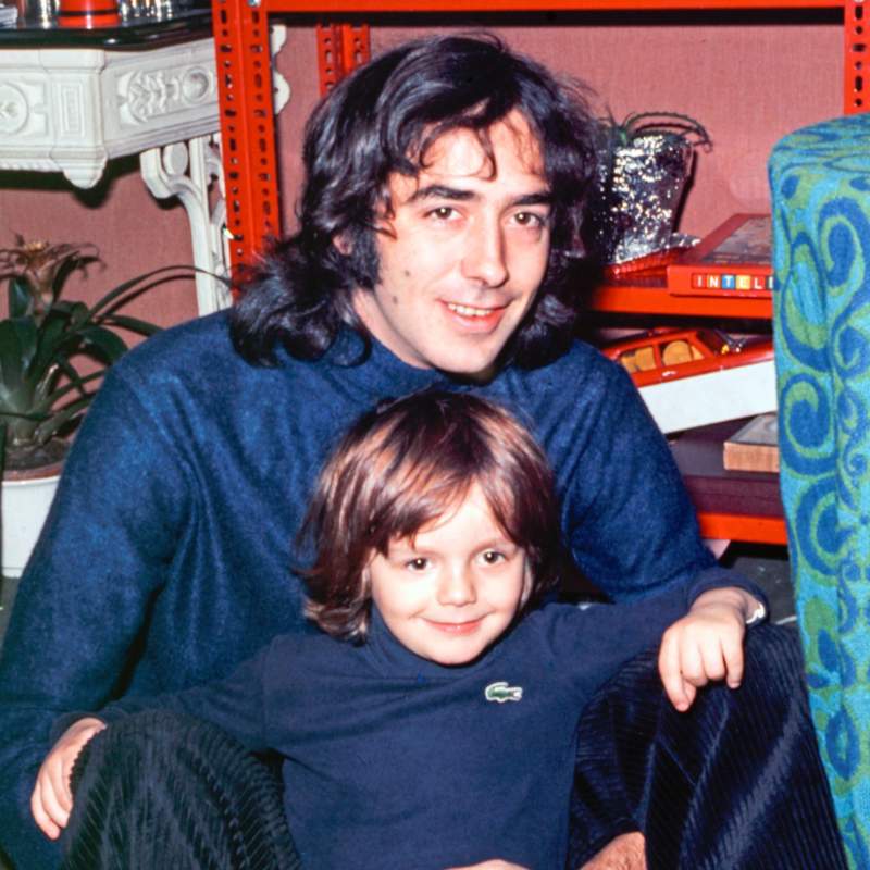 Cuando el cantante Joan Manuel Serrat nos presentó a su hijo secreto, Queco, hace 50 años