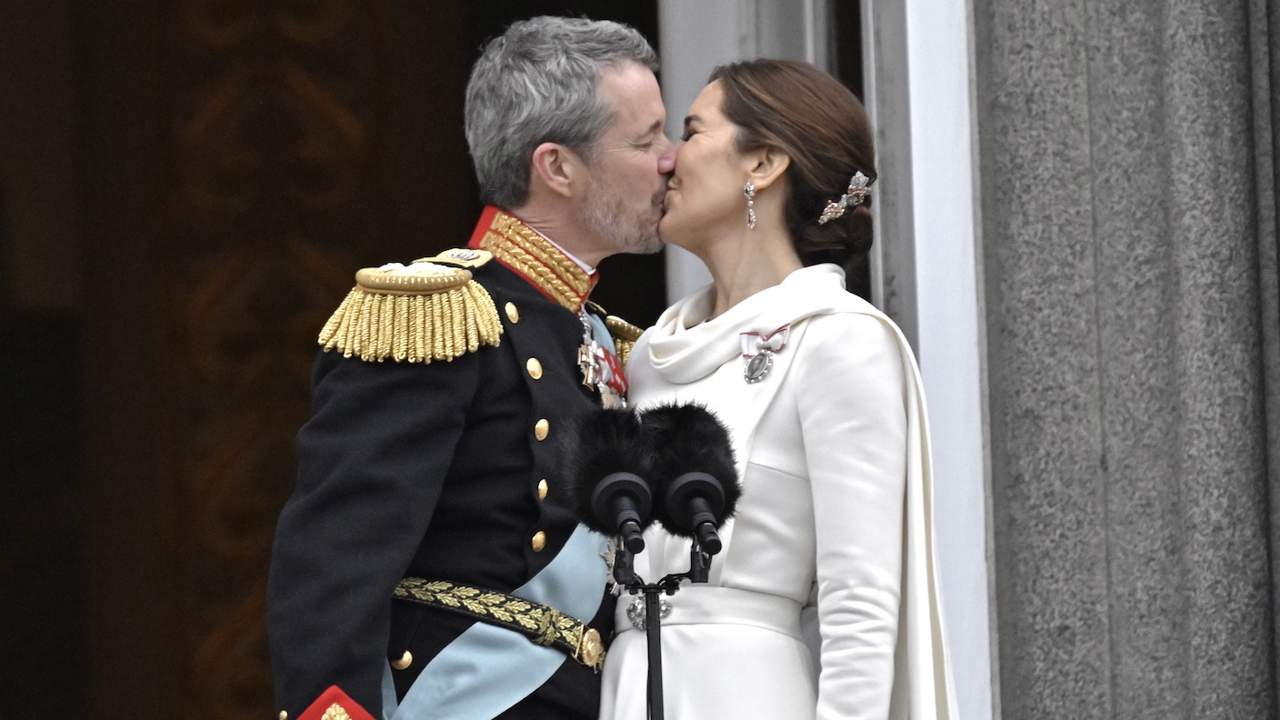 La prensa internacional dicta sentencia firme sobre el beso de los reyes Federico y Mary de Dinamarca