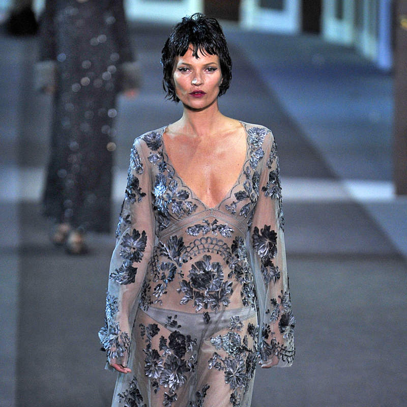 Kate Moss cumple 50 años: un repaso a una vida dedicada a la moda