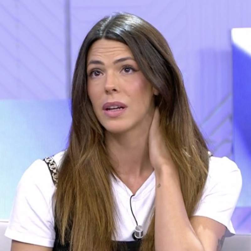 Laura Matamoros, llorando y desencajada, defiende a su primo Carlo Costanzia tras su dura entrevista