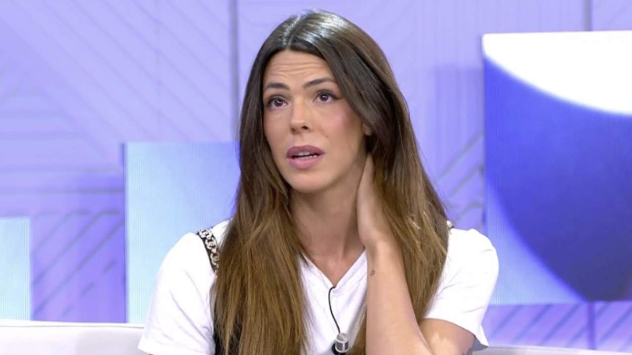 Laura Matamoros, llorando y desencajada, defiende a su primo Carlo Costanzia tras su dura entrevista