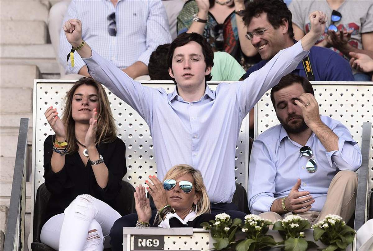 Sí, Francisco Nicolás está hasta en el tenis ¡Menudo don de la ubicuidad! 