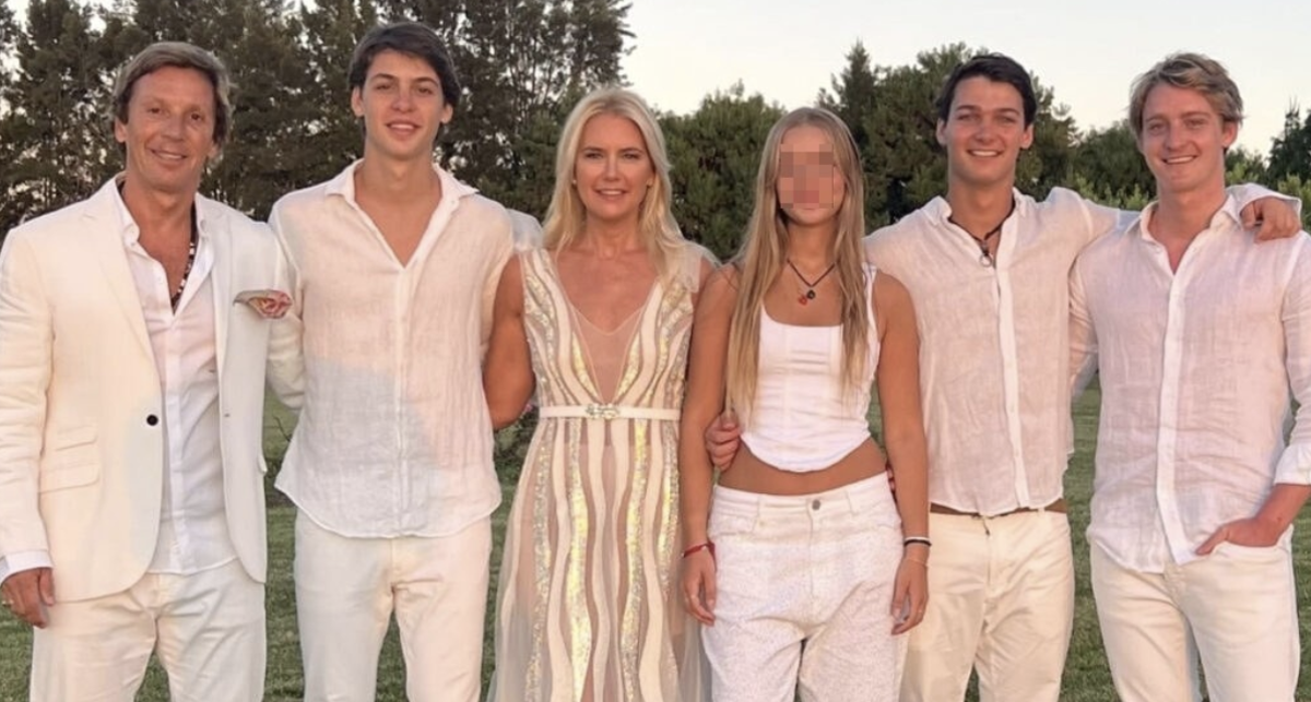 Valeria Mazza porsa con su familia 