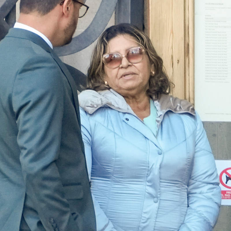 Las lágrimas amargas de la madre de Dani Alves en el inicio del juicio contra el futbolista