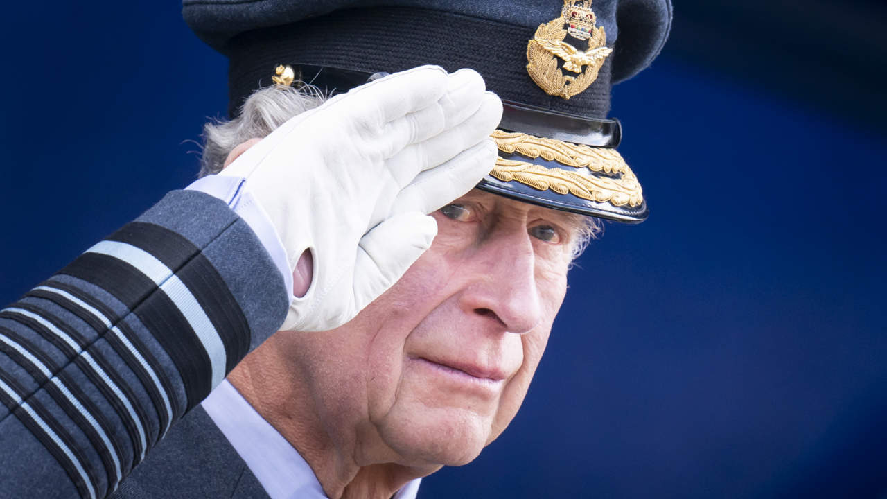 La prensa británica reacciona al cáncer de Carlos III: hablamos con Cameron Walker, corresponsal de Casa Real en GBNews