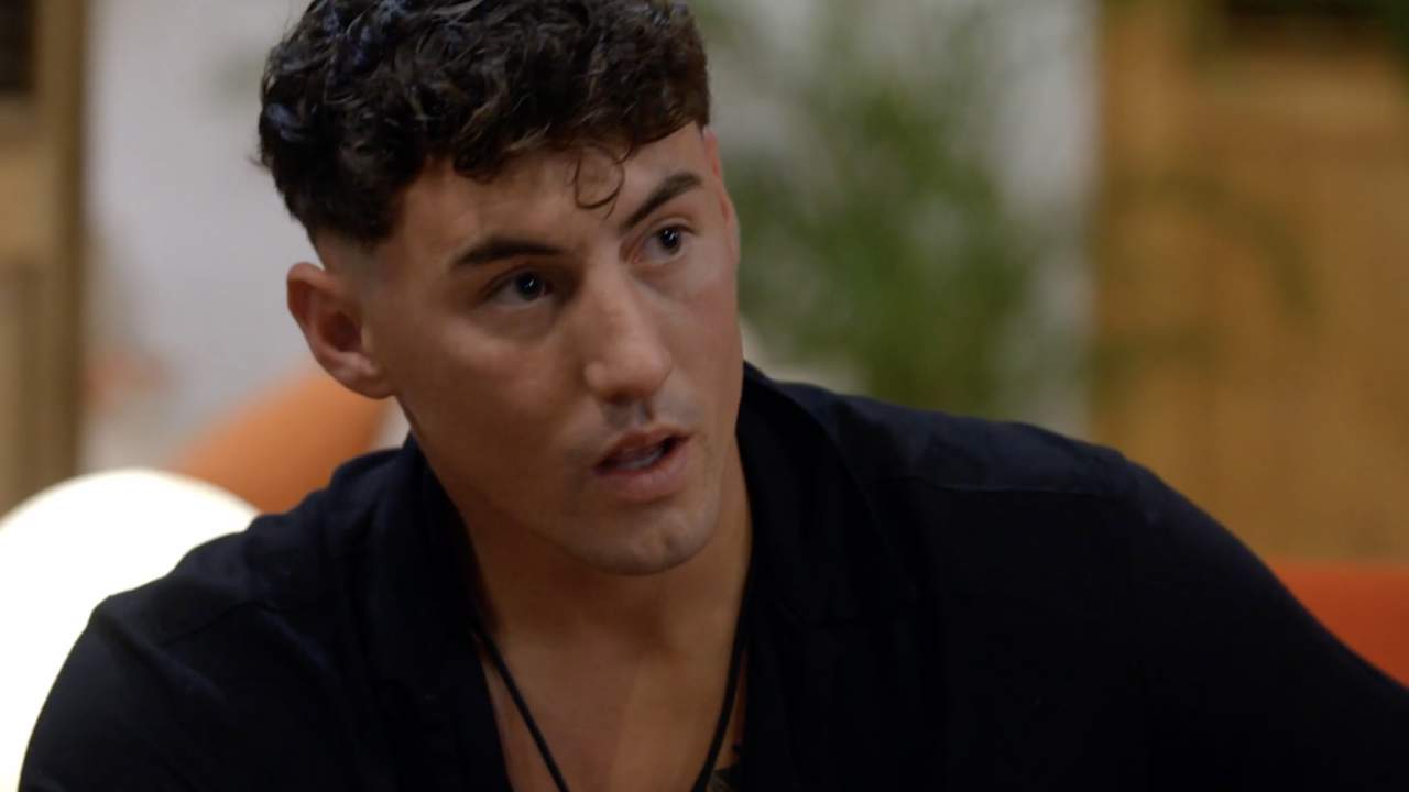 Álvaro Boix vuelve a 'La isla de las tentaciones 7' para reencontrarse con María y David reacciona muy tajante