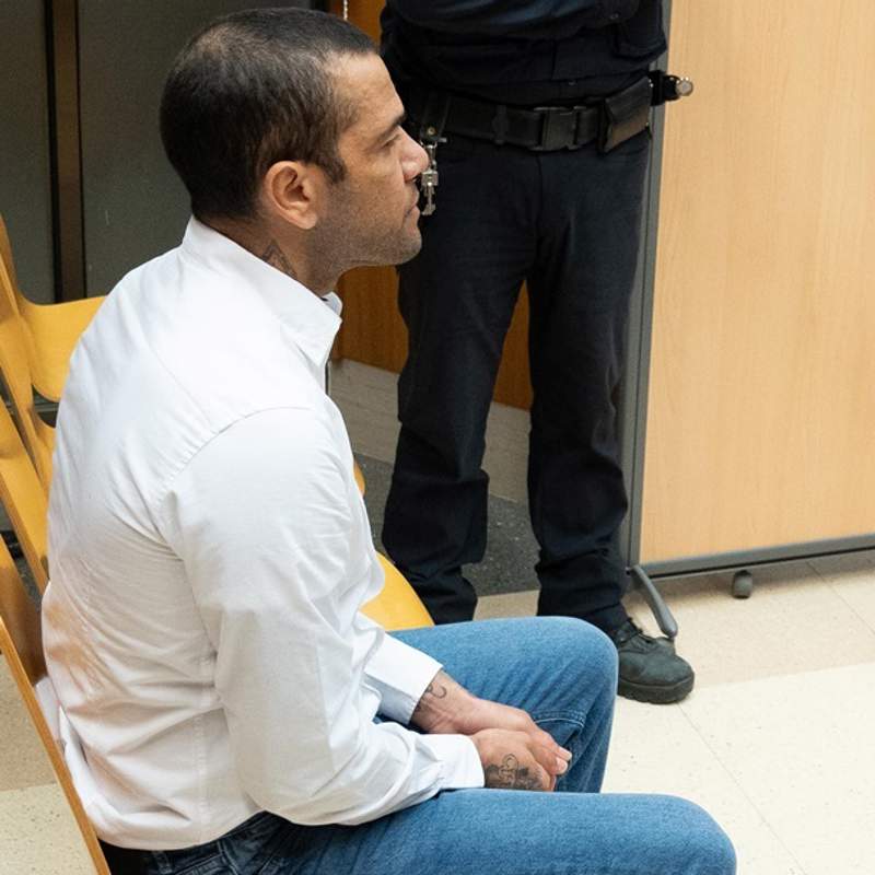 EuropaPress 5739321 exfutbolista dani alves juicio audiencia barcelona febrero 2024 barcelona