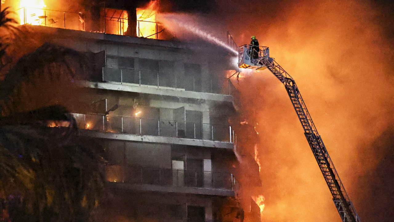 Incendio en Valencia: una testigo presencial relata la angustia vivida en directo