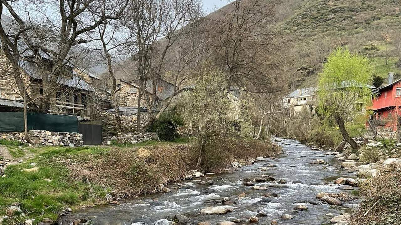 Colinas del Campo de Martín Moro Toledano, en el Bierzo (León)