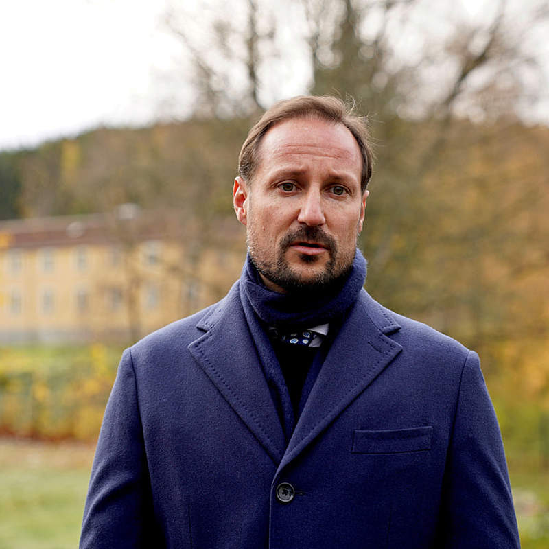 Haakon de Noruega da un paso al frente tras las polémicas de su padre Harald