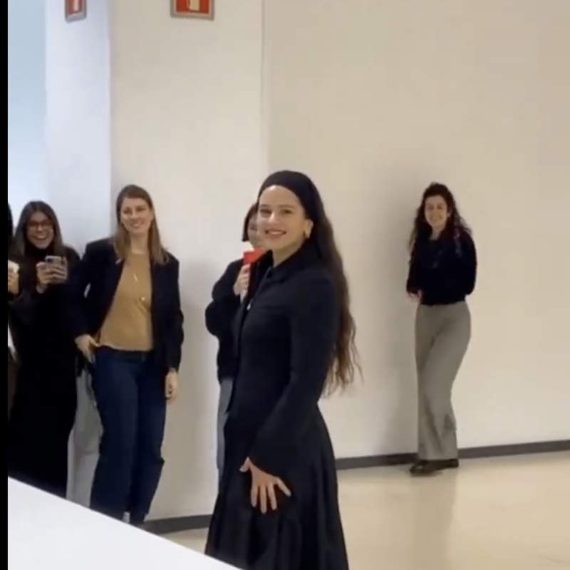 Marta Ortega abre las puertas de Zara a Rosalía en la sede Inditex en A Coruña