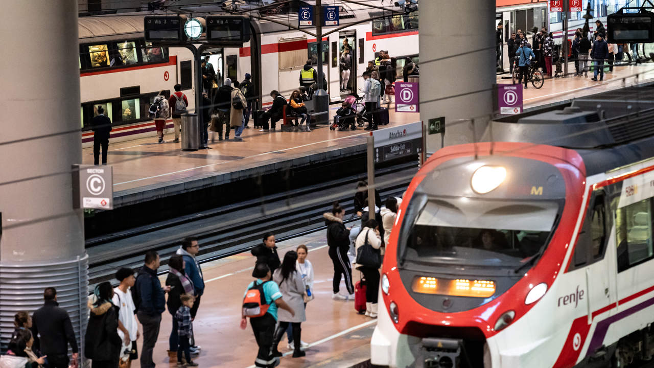 Una avería en Atocha causa importantes retrasos en la red de Cercanías: "Ha sido horrible, hemos estado una hora en un túnel"