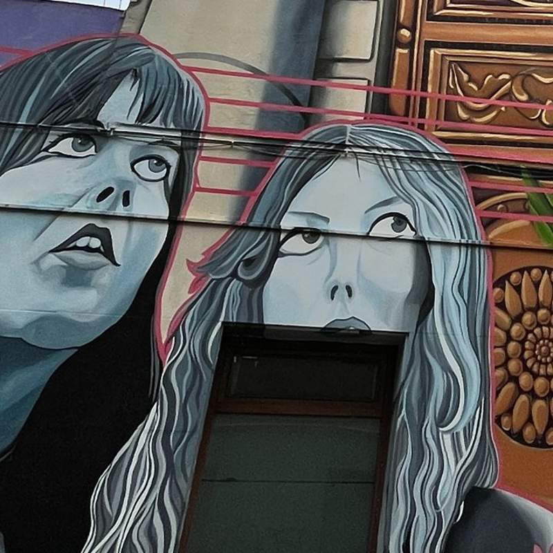 ¿Cuál es 'la ciudad pintada' de España?: recorremos sus calles a través de los impresionantes murales y grafitis