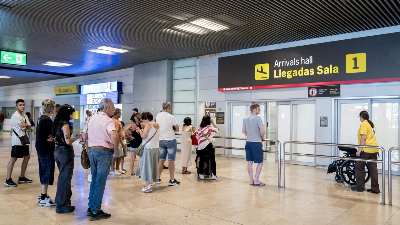 Estas aerolíneas ‘low cost’ cobran por un servicio extra por la conexión de vuelos