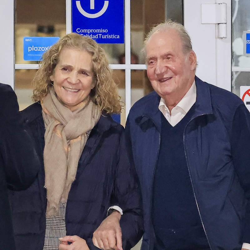 Las primeras horas del rey Juan Carlos y su hija Elena en Sanxenxo: mar, risas y una exclusiva cena privada
