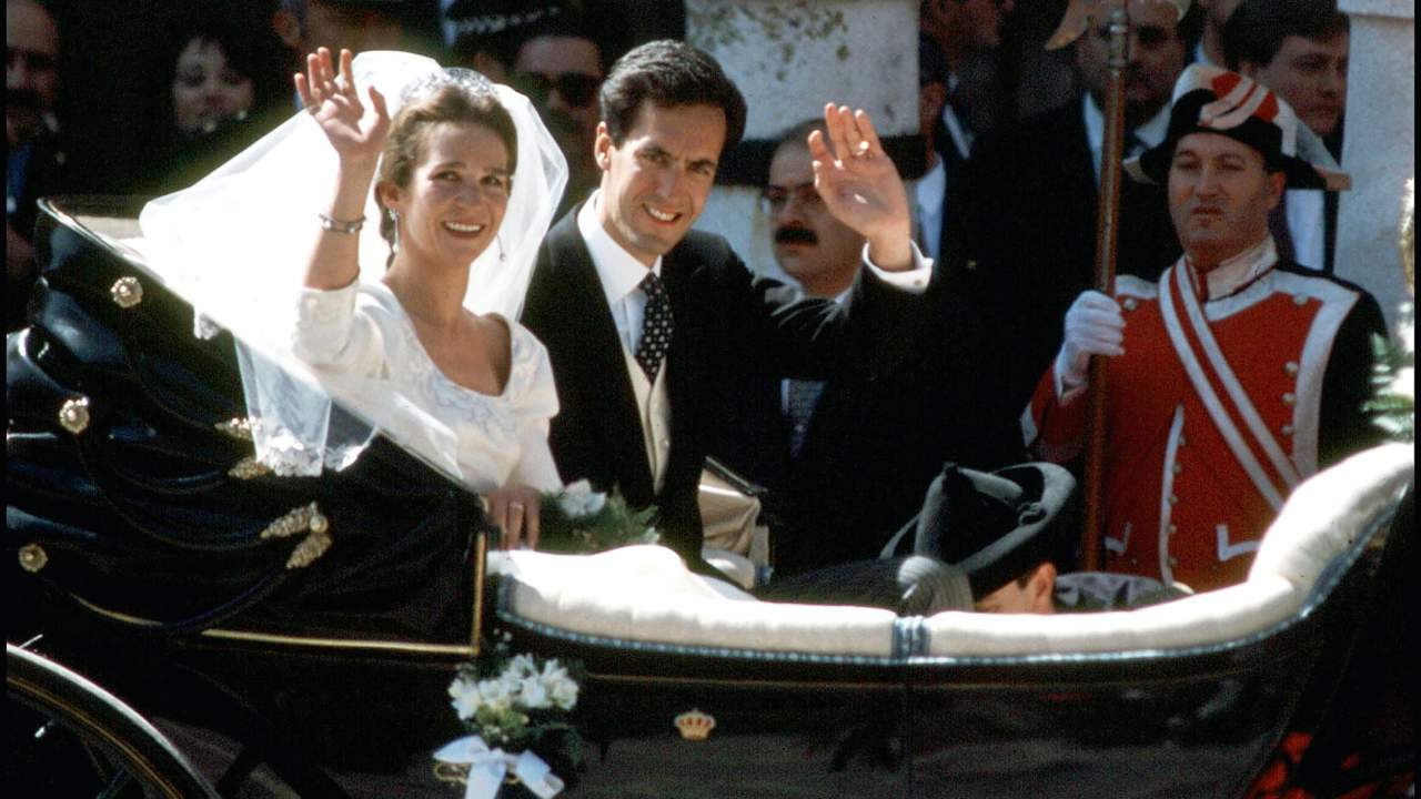 Así fue la boda de Elena y Jaime de Marichalar: 1.500 invitados, las lágrimas de Juan Carlos y el sonado despiste de la Infanta