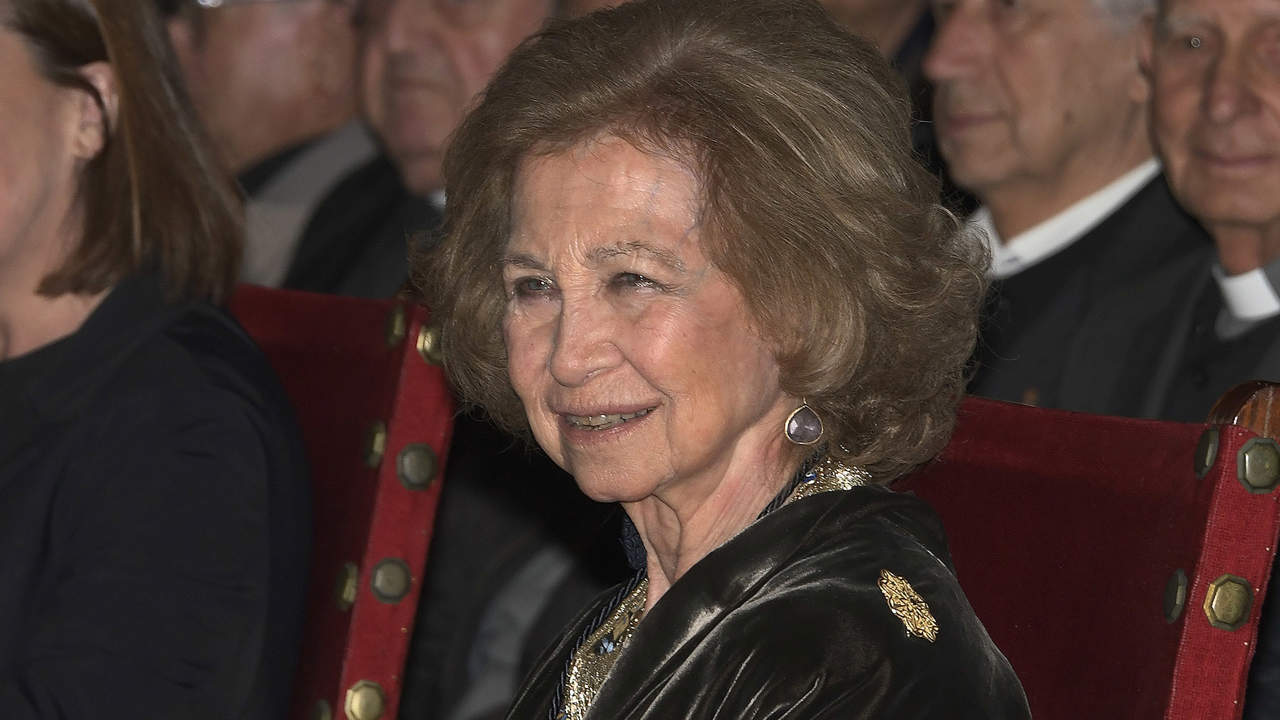La reina Sofía apuesta por el mix más elegante y sofisticado para el concierto anual de Pascua en Palma de Mallorca