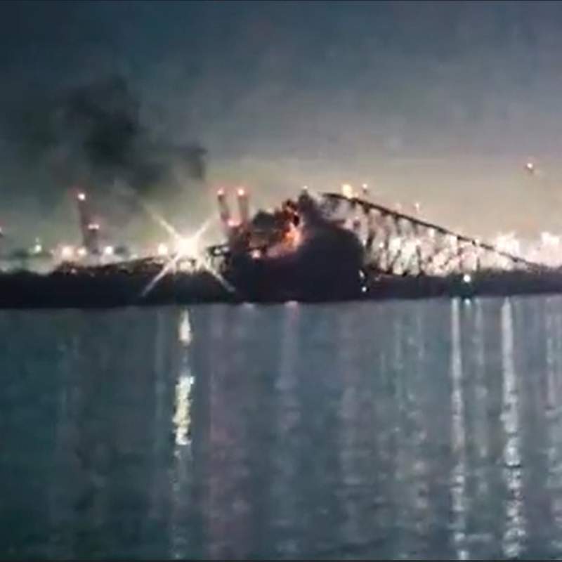El mayor puente de Baltimore, en EEUU, se derrumba por completo al chocar un buque contra su estructura