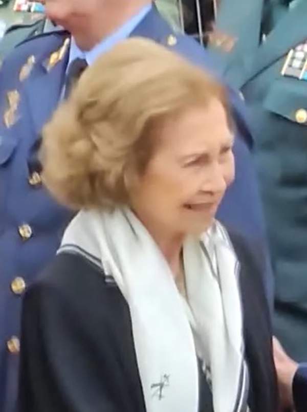 El vídeo del cariñoso encuentro de la reina Sofía con Antonio Banderas en Málaga