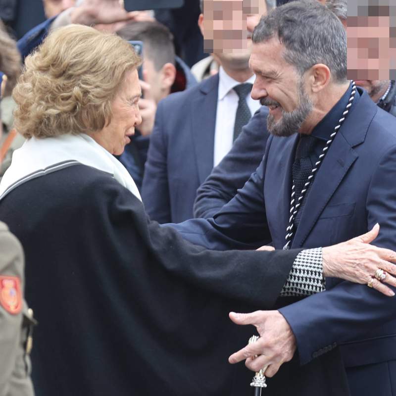 La animada conversación entre la reina Sofía y Antonio Banderas en la Semana Santa de Málaga