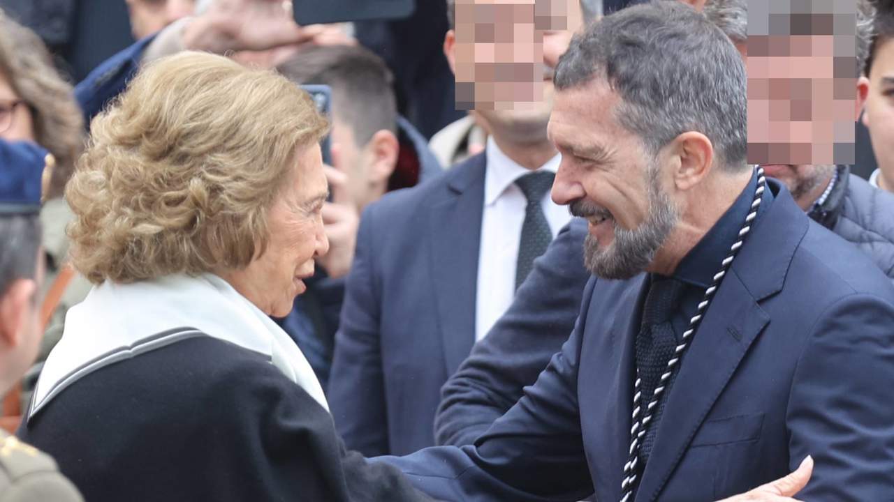 La animada conversación entre la reina Sofía y Antonio Banderas en la Semana Santa de Málaga