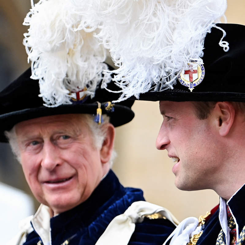 Los dos detalles del rey Carlos III con su hijo Guillermo que les acercan en la profunda crisis de la Corona británica