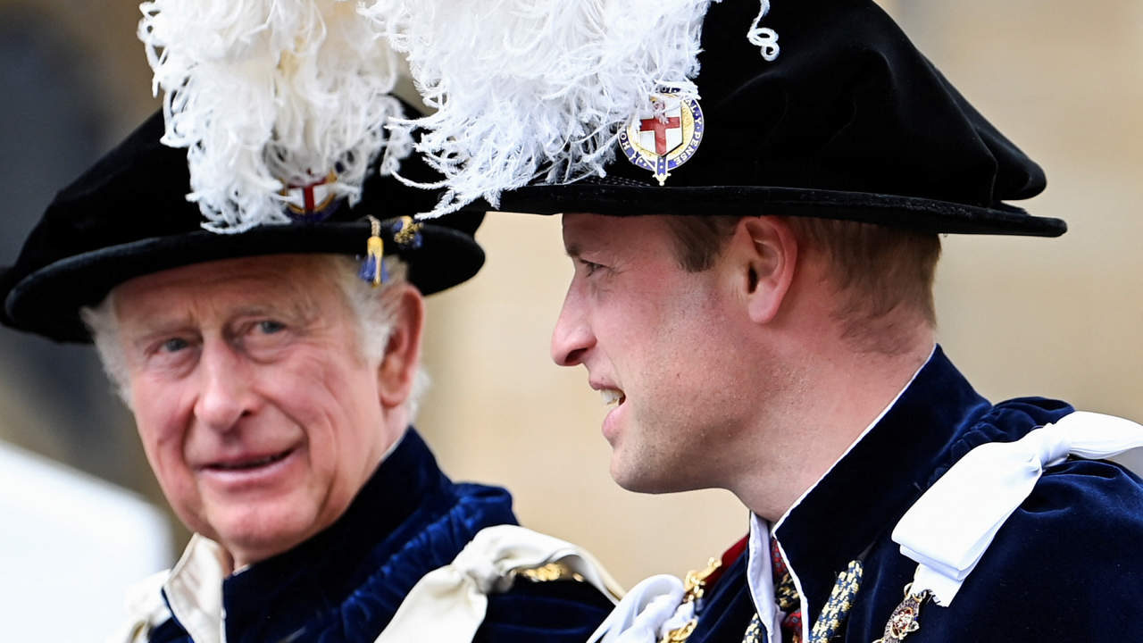 Los dos detalles del rey Carlos III con su hijo Guillermo que les acercan en la profunda crisis de la Corona británica