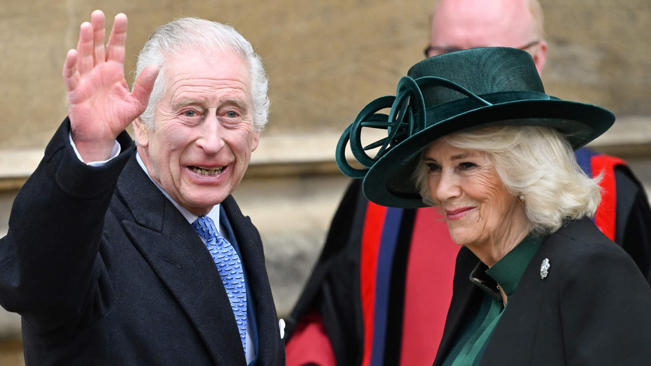 El rey Carlos III acude a la misa de pascua de los Windsor junto a la reina Camila: "Me estoy esforzando"