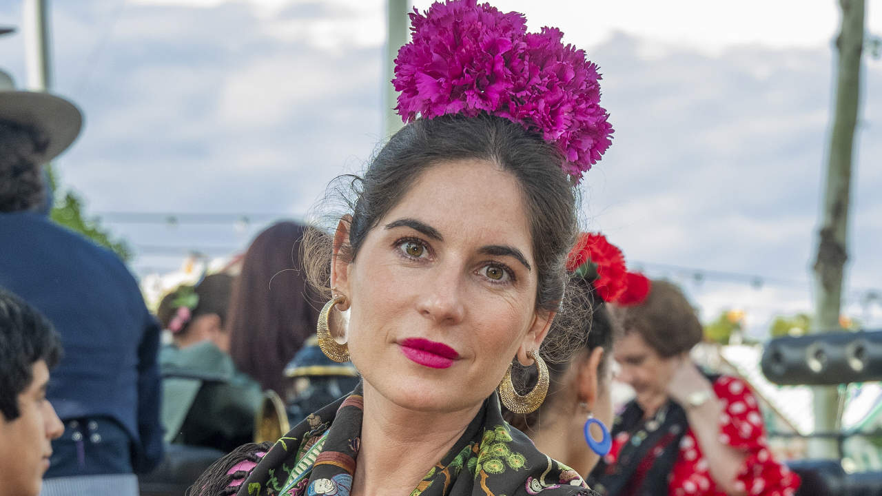 Lourdes Montes da el truco fácil para combinar trajes de flamenca en la Feria de Abril y conseguir efecto buena cara