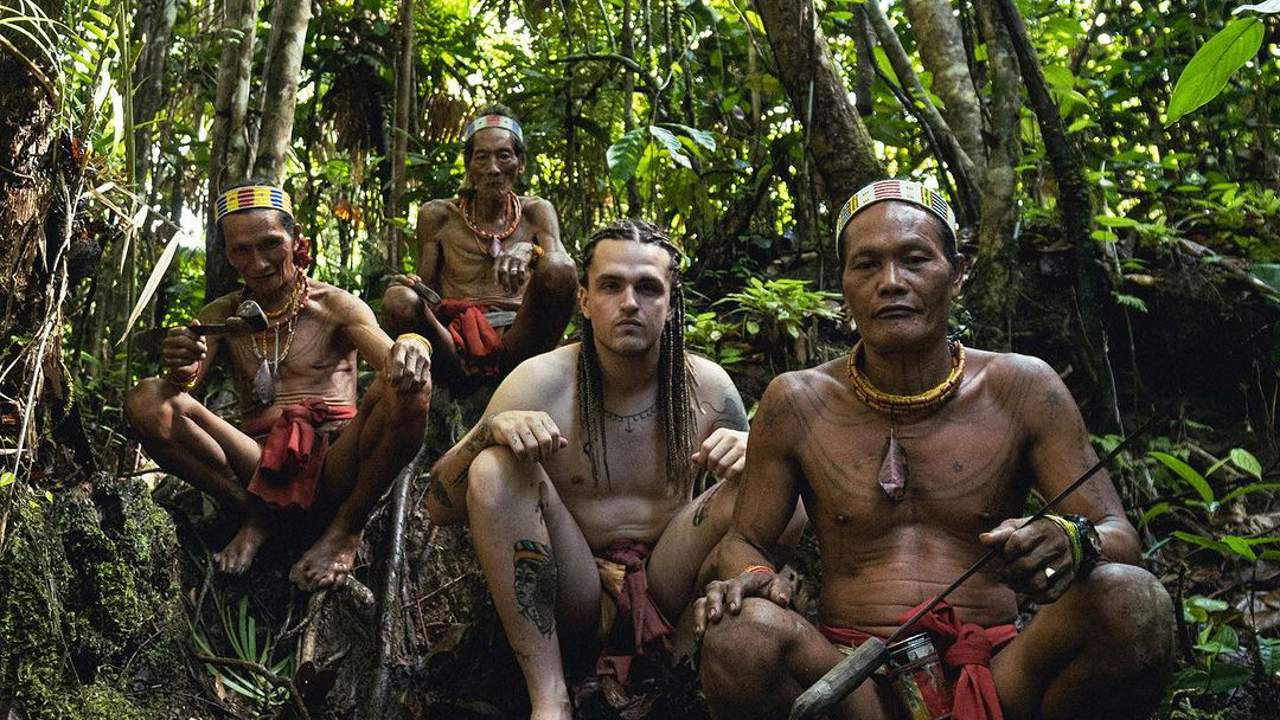 Vivir con una tribu está de moda: los destinos 'salvajes' que se han vuelto virales