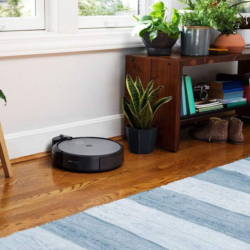 Este robot Roomba rebajado en Amazon está arrasando: lo enciende Alexa y detecta las zonas más sucias