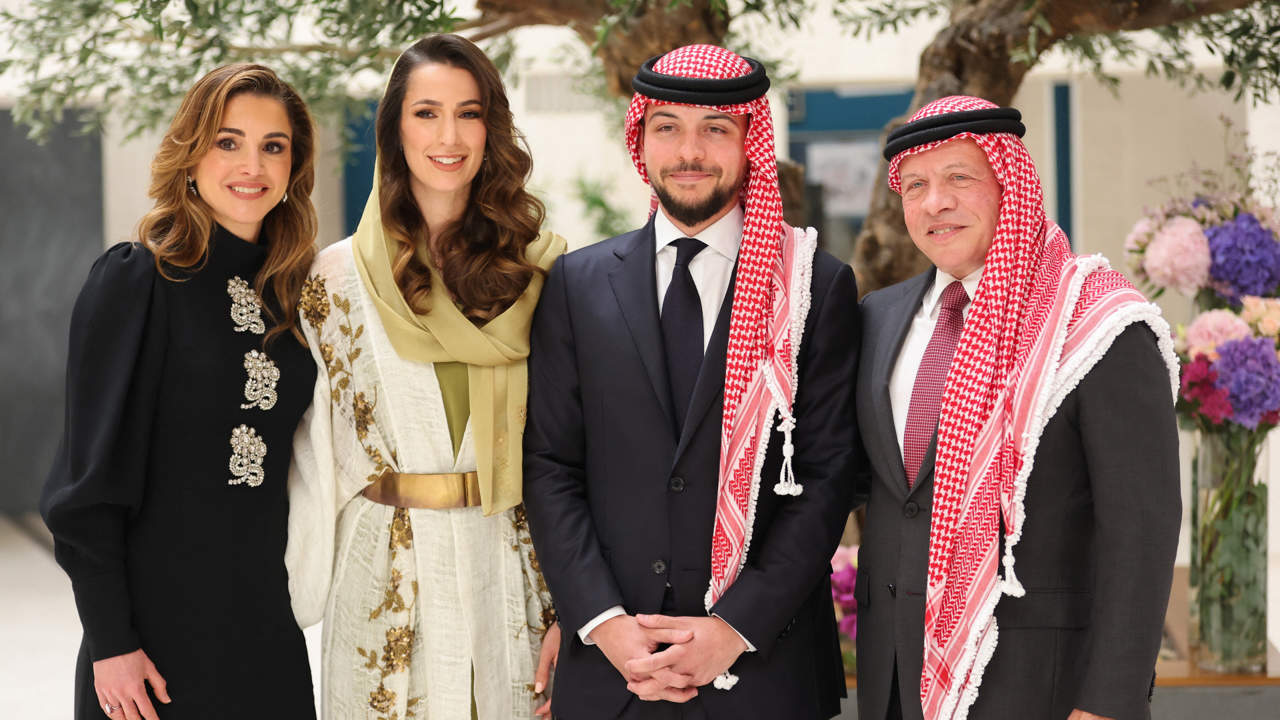 Rania de Jordania, abuela por primera vez: su hijo el príncipe Hussein y su mujer Rajwa esperan su primer hijo