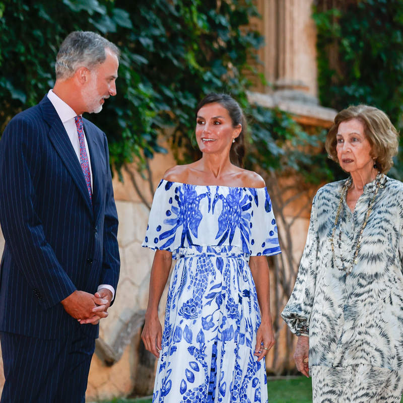 La prensa británica habla de la visita del rey Felipe a la reina Sofía de la forma que menos gustará a Letizia
