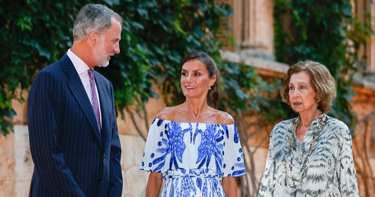 La prensa británica habla de la visita del rey Felipe a la reina Sofía de  la forma que menos gustará a Letizia