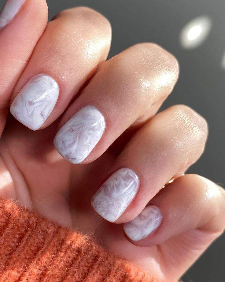 Milky nails: marmolado