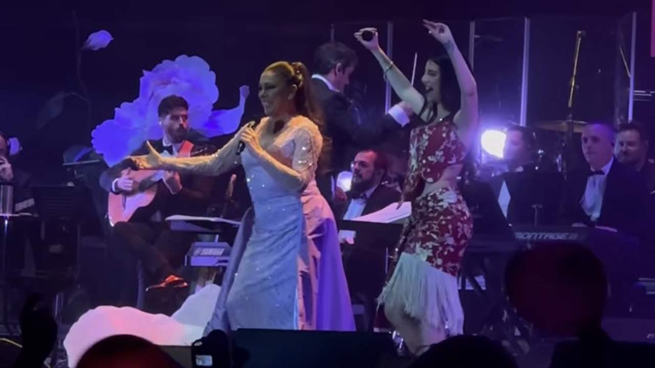 Anabel Pantoja hace lo imposible y protagoniza un Tik Tok con Isabel Pantoja y Naiara en pleno concierto