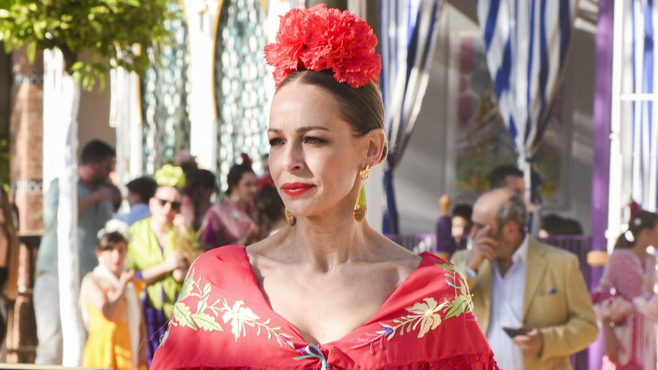 De Lourdes Montes a Eva González o Sofía Palazuelo: Todos los looks de las famosas más flamencas de la Feria de Abril 