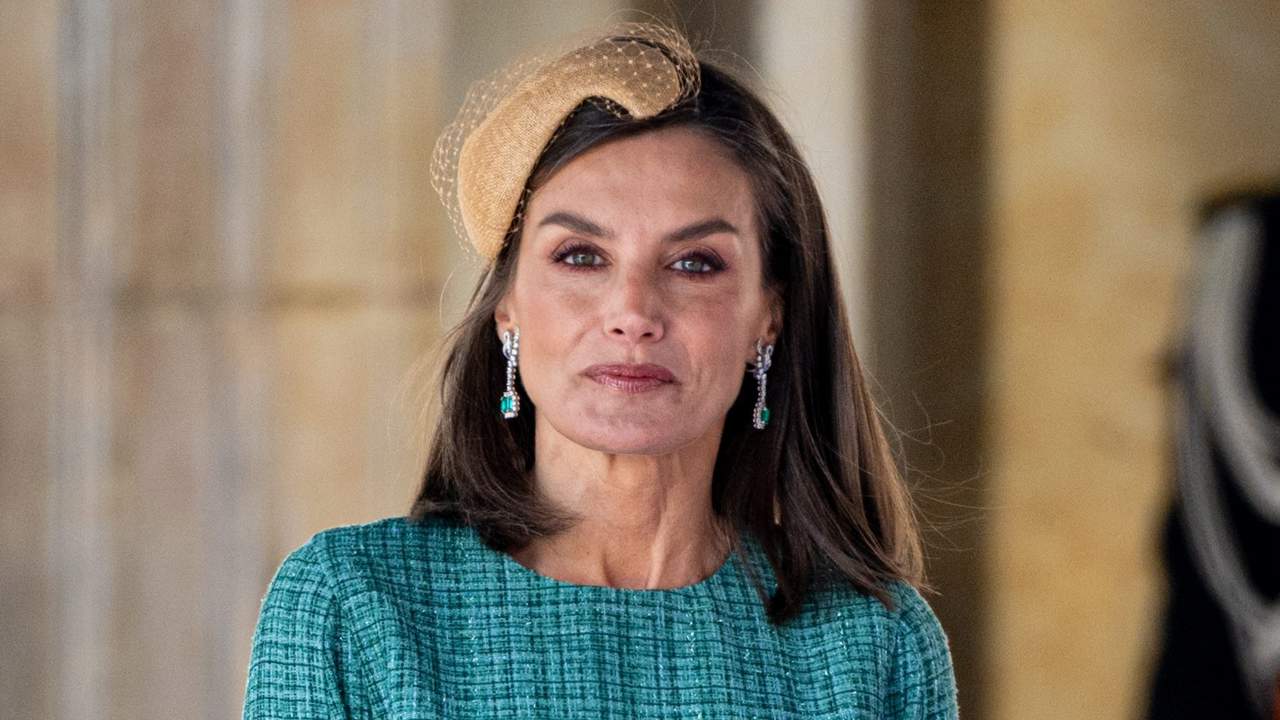 Asunción Domínguez, experta en patronaje, analiza el mensaje que la reina Letizia ha enviado a los holandeses con su último look