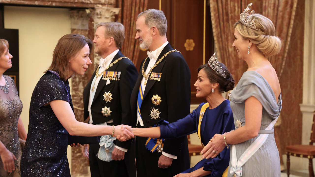 La reina Letizia en el besamanos de la cena de gala en Países Bajos