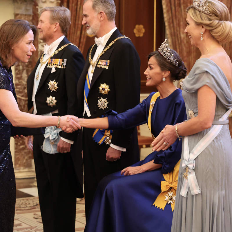 La reina Letizia en el besamanos de la cena de gala en Países Bajos