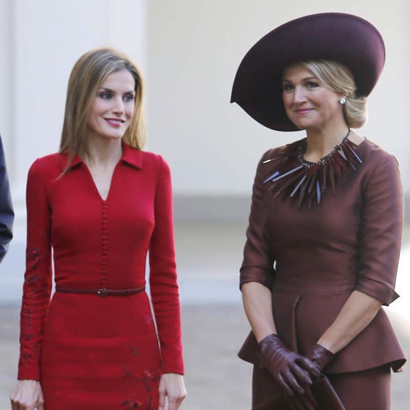 Una experta en imagen y marca personal revela por qué las reinas Letizia y Máxima de Holanda están más unidas de lo que piensan