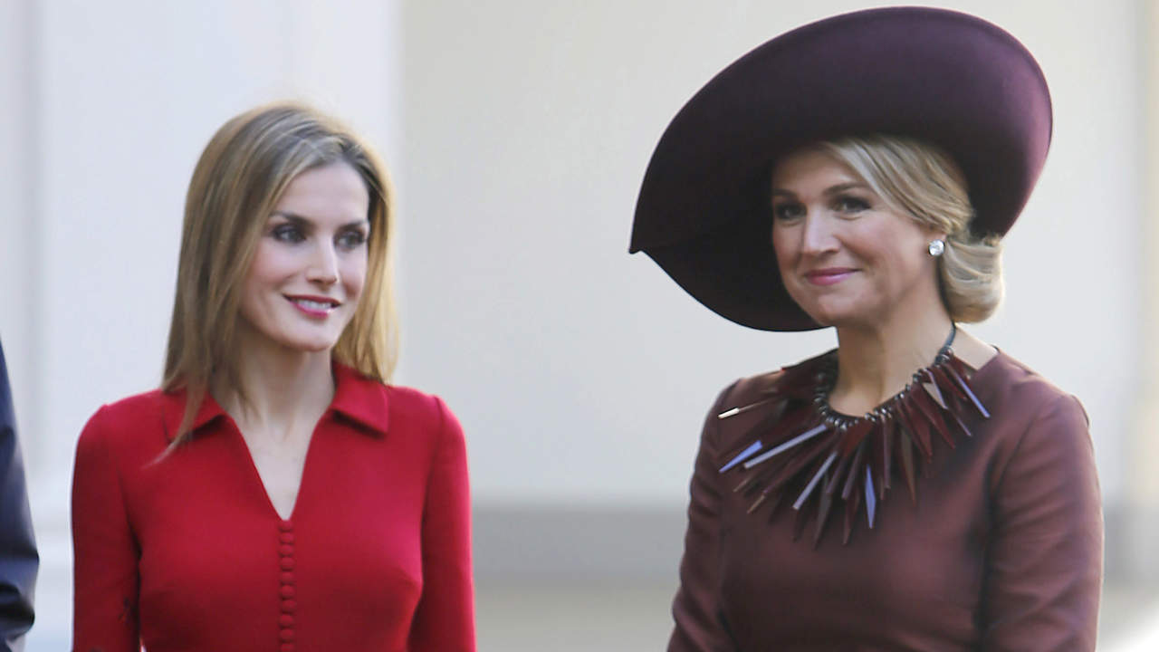 Una experta en imagen y marca personal revela por qué las reinas Letizia y Máxima de Holanda están más unidas de lo que piensan