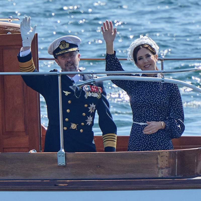 Con lunares y gran expectación: Mary y Federico de Dinamarca se embarcan en su primer viaje internacional en alta mar como reyes