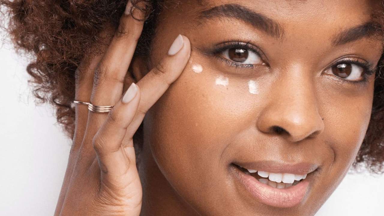 Amazon rebaja a la mitad la crema para ojeras, arrugas y bolsas de Olay